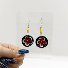 Load image into Gallery viewer, Flower Plate Earrings