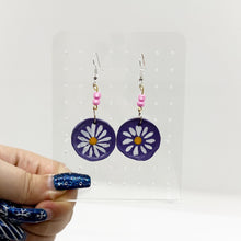 Load image into Gallery viewer, Flower Plate Earrings
