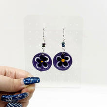 Load image into Gallery viewer, Flower Plate Earrings
