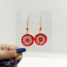 Load image into Gallery viewer, Flower Plate Earrings