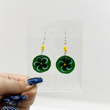 Load image into Gallery viewer, Flower Plate Earrings