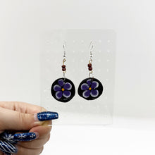 Load image into Gallery viewer, Flower Plate Earrings