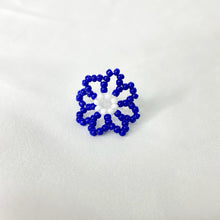 Load image into Gallery viewer, Big Blue Flower Beaded Stretch Ring