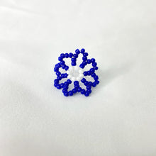 Load image into Gallery viewer, Big Blue Flower Beaded Stretch Ring