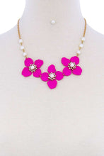 Load image into Gallery viewer, Flower And Pearl Necklace Set