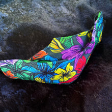 Load image into Gallery viewer, Colorful Flowers Artisanal Face Mask