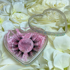 3D mink eyelashes in heart shaped box