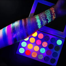 Load image into Gallery viewer, NellyNay Eyeshadow Palette